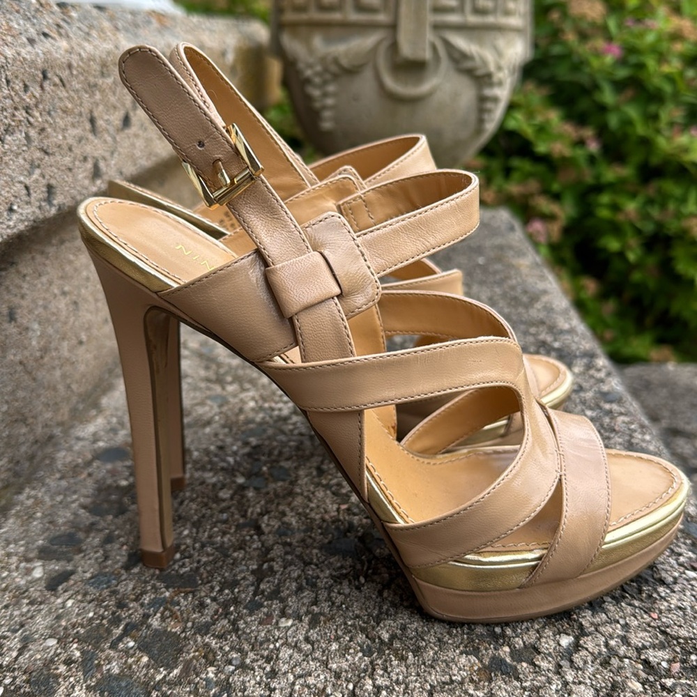 Nine West Breezin Tan Strappy Sandals with gold accents